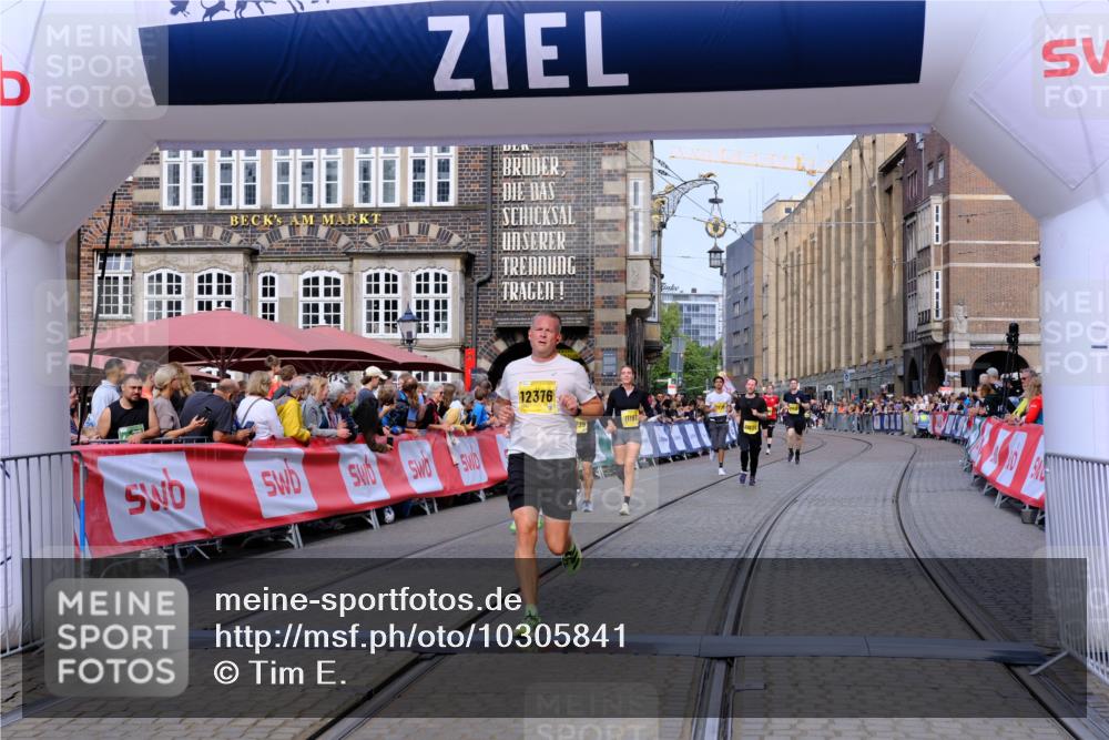 13.09.2026 - 21. swb-Marathon Bremen Tim E. http://msf.ph/oto/10305841 13.09.2026 10:49:40 Ziel 10294, 10514, 10655, 10739, 10835, 10846, 10910, 11092, 11191, 11567, 11621, 11635, 11896, 11984, 12376, 13577 meine-sportfotos.de