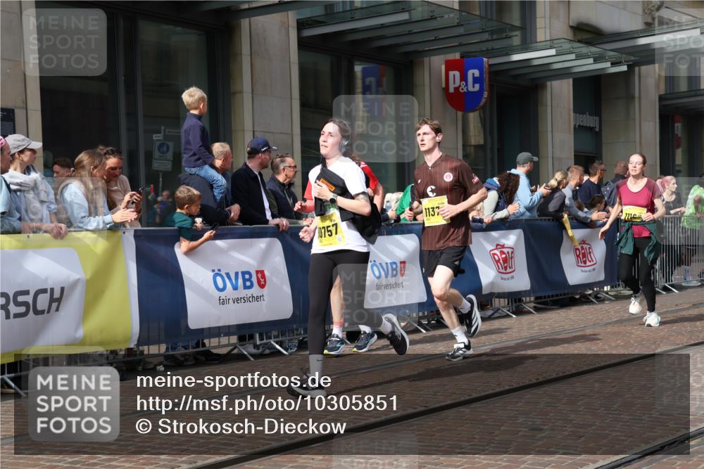 13.09.2026 - 21. swb-Marathon Bremen Strokosch-Dieckow http://msf.ph/oto/10305851 13.09.2026 10:53:19 Ziel 10141, 10174, 10222, 10227, 10478, 10479, 10626, 10684, 10685, 10821, 10838, 10845, 10886, 10905, 11168, 11242, 11379, 11446, 11502, 11590, 11596, 11800, 11950, 12056, 12119, 12308, 12331, 12341, 12492, 13597, 10284, 10448, 10585, 10714, 10757, 10780, 11012, 11168, 11238, 11282, 11379, 11575, 12040, 12170, 12275, 12369, 12398, 12461 meine-sportfotos.de