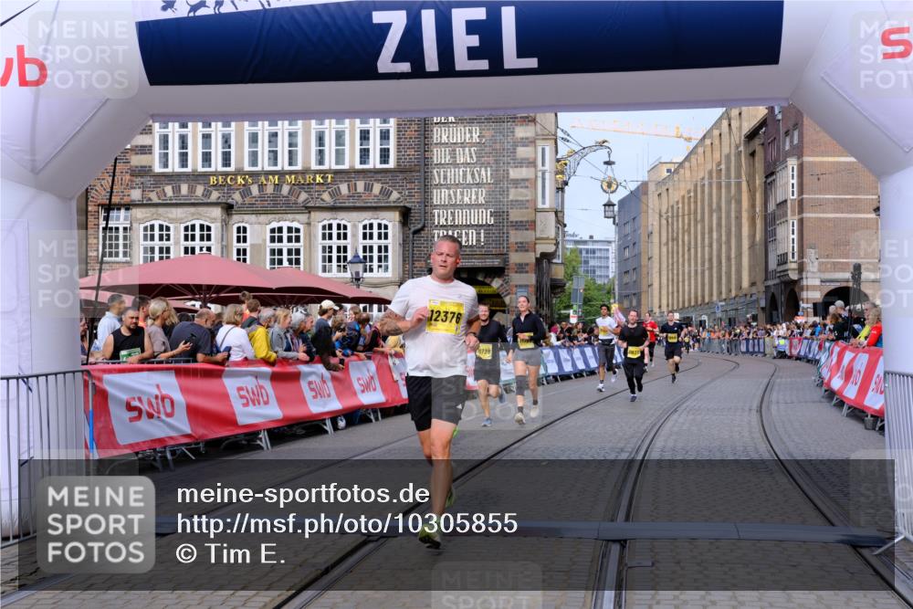 13.09.2026 - 21. swb-Marathon Bremen Tim E. http://msf.ph/oto/10305855 13.09.2026 10:49:40 Ziel 10294, 10514, 10655, 10739, 10835, 10846, 10910, 11092, 11191, 11567, 11621, 11635, 11896, 11984, 12376, 13577 meine-sportfotos.de