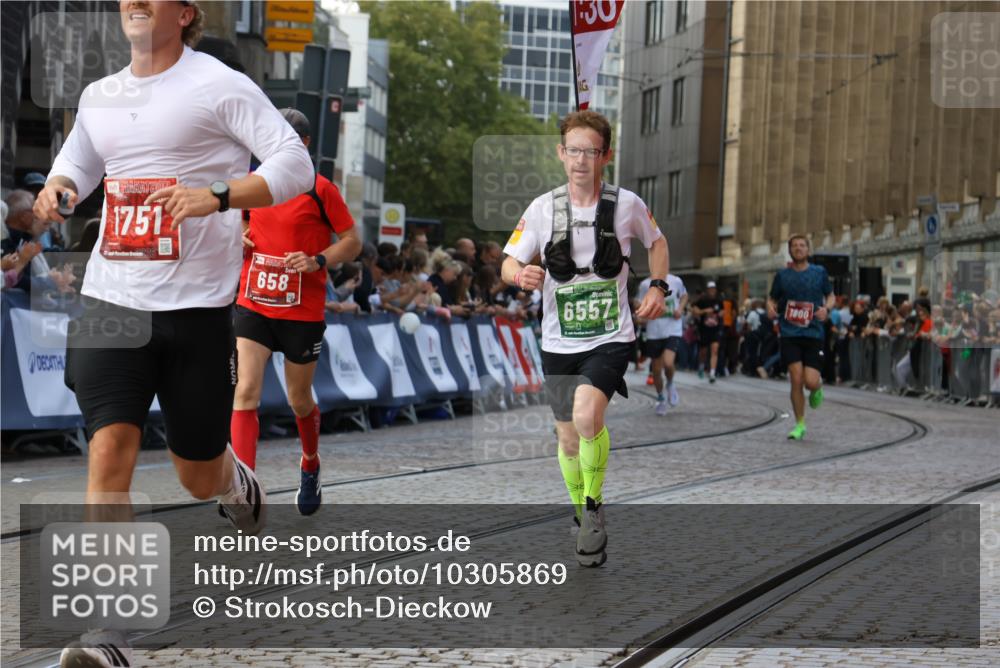 13.09.2026 - 21. swb-Marathon Bremen Strokosch-Dieckow http://msf.ph/oto/10305869 13.09.2026 12:59:40 Ziel 658, 1248, 1508, 1751, 1800, 1993, 2651, 3584, 4096, 6991, 8383, 9533, 807, 1320, 1485, 6557, 8850, 9153 meine-sportfotos.de