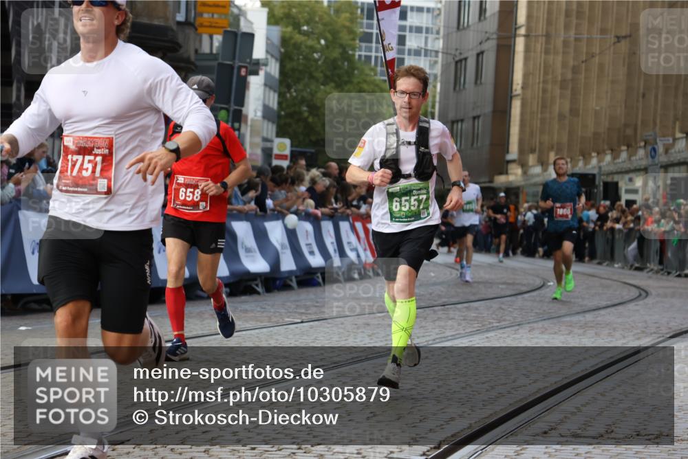 13.09.2026 - 21. swb-Marathon Bremen Strokosch-Dieckow http://msf.ph/oto/10305879 13.09.2026 12:59:40 Ziel 658, 1248, 1508, 1751, 1800, 1993, 2651, 3584, 4096, 6991, 8383, 9533, 807, 1320, 1485, 6557, 8850, 9153 meine-sportfotos.de