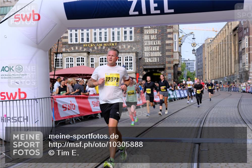 13.09.2026 - 21. swb-Marathon Bremen Tim E. http://msf.ph/oto/10305888 13.09.2026 10:49:41 Ziel 10294, 10514, 10655, 10739, 10835, 10846, 10910, 11092, 11191, 11621, 11635, 11984, 12376 meine-sportfotos.de