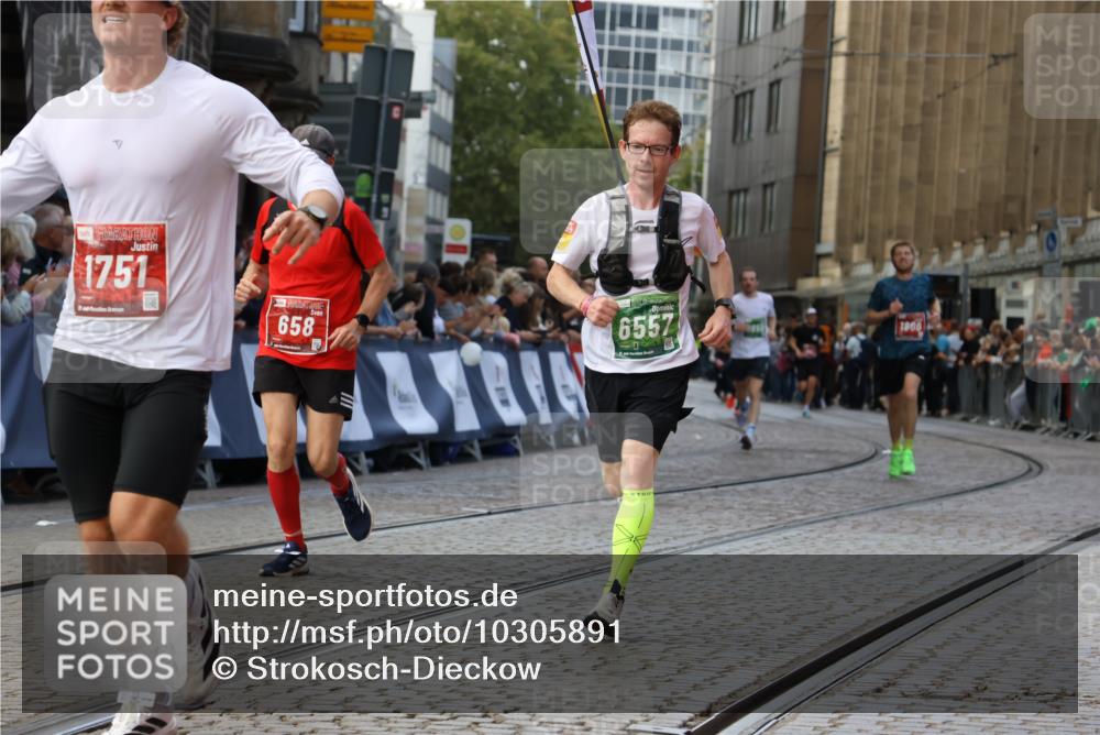 13.09.2026 - 21. swb-Marathon Bremen Strokosch-Dieckow http://msf.ph/oto/10305891 13.09.2026 12:59:40 Ziel 658, 1248, 1508, 1751, 1800, 1993, 2651, 3584, 4096, 6991, 8383, 9533, 807, 1320, 1485, 6557, 8850, 9153 meine-sportfotos.de