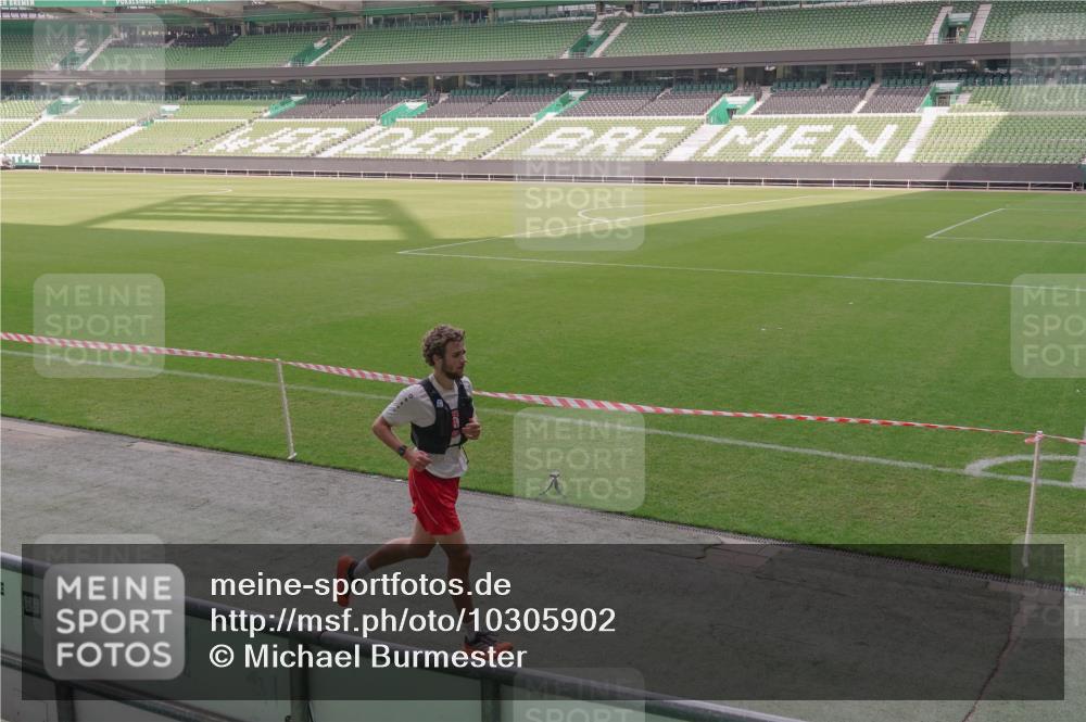 13.09.2026 - 21. swb-Marathon Bremen Michael Burmester http://msf.ph/oto/10305902 13.09.2026 12:10:21 Laufen im Stadion 692, 1046, 1651, 1671, 2054, 176, 1091, 1681 meine-sportfotos.de