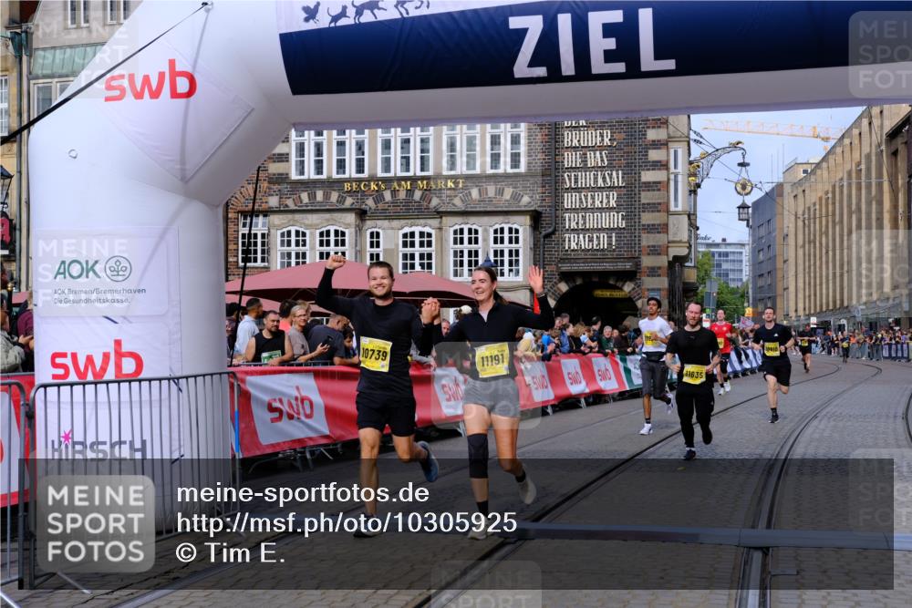 13.09.2026 - 21. swb-Marathon Bremen Tim E. http://msf.ph/oto/10305925 13.09.2026 10:49:43 Ziel 10294, 10739, 10835, 10846, 10910, 11092, 11191, 11621, 11635, 12376 meine-sportfotos.de