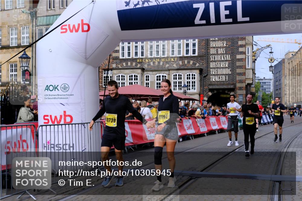 13.09.2026 - 21. swb-Marathon Bremen Tim E. http://msf.ph/oto/10305945 13.09.2026 10:49:44 Ziel 10294, 10739, 10835, 10846, 10910, 11092, 11191, 11621, 11635, 12376 meine-sportfotos.de
