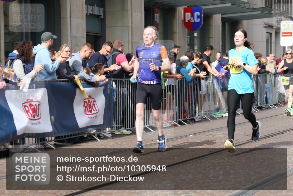 13.09.2026 - 21. swb-Marathon Bremen Strokosch-Dieckow http://msf.ph/oto/10305948 13.09.2026 10:53:23 Ziel 10141, 10174, 10222, 10227, 10255, 10478, 10479, 10626, 10684, 10685, 10838, 10845, 10886, 10905, 11242, 11446, 11489, 11502, 11590, 11596, 11800, 11950, 12056, 12119, 12308, 12331, 12341, 12405, 12492, 12515, 13597, 10284, 10448, 10585, 10757, 10780, 10821, 10886, 11012, 11168, 11282, 11379, 11590, 12040, 12056, 12170, 12275, 12308, 12398, 12461 meine-sportfotos.de