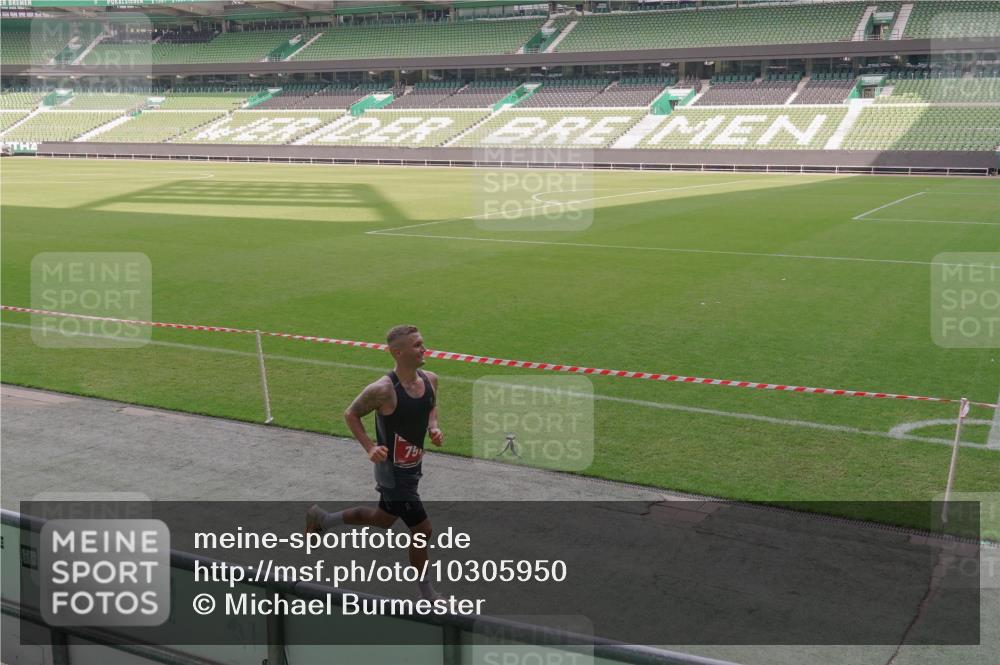 13.09.2026 - 21. swb-Marathon Bremen Michael Burmester http://msf.ph/oto/10305950 13.09.2026 12:11:25 Laufen im Stadion 614, 1046, 1651, 1671, 2054 meine-sportfotos.de