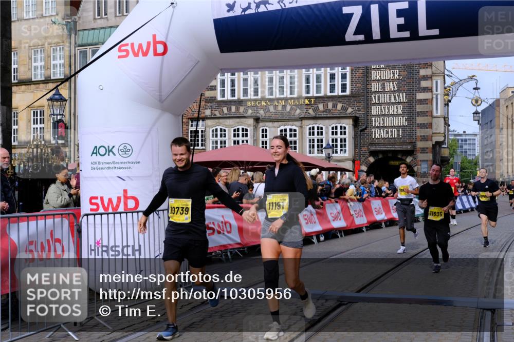 13.09.2026 - 21. swb-Marathon Bremen Tim E. http://msf.ph/oto/10305956 13.09.2026 10:49:44 Ziel 10294, 10739, 10835, 10846, 10910, 11092, 11191, 11621, 11635, 12376 meine-sportfotos.de