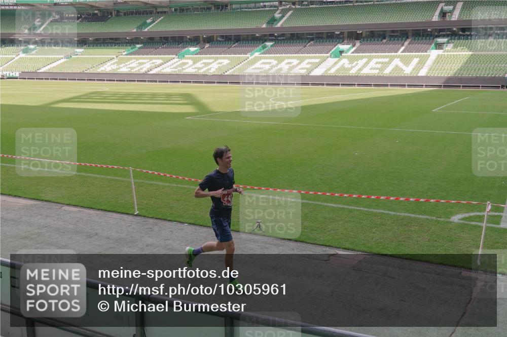 13.09.2026 - 21. swb-Marathon Bremen Michael Burmester http://msf.ph/oto/10305961 13.09.2026 12:12:19 Laufen im Stadion 317, 443, 614, 796, 1651, 692 meine-sportfotos.de