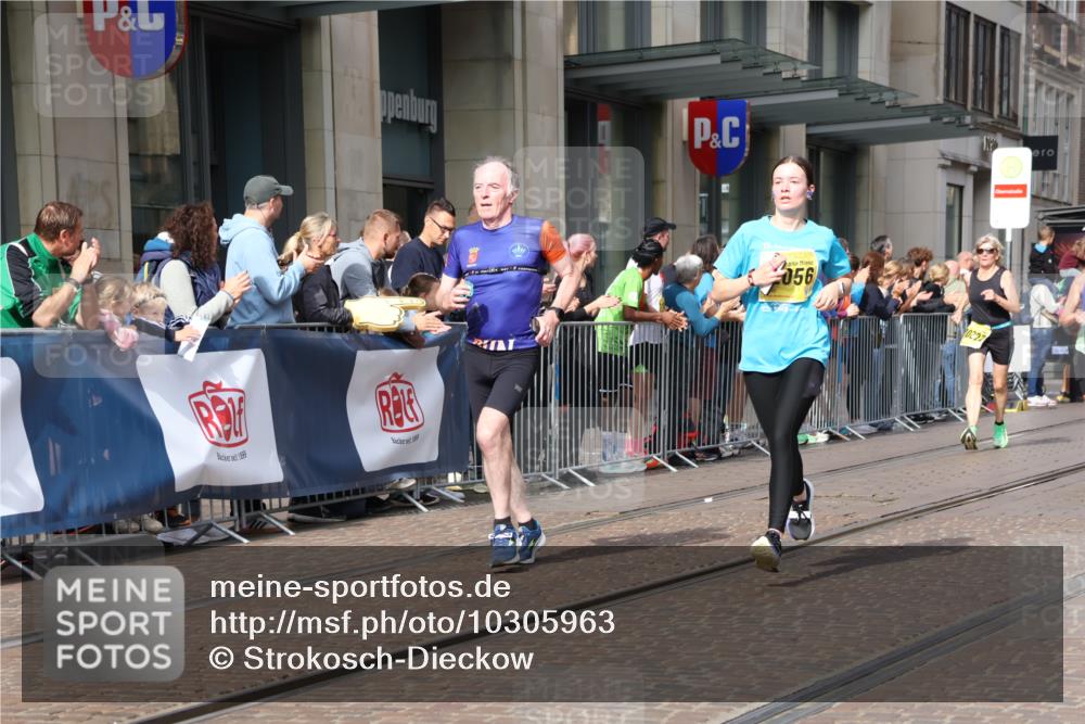 13.09.2026 - 21. swb-Marathon Bremen Strokosch-Dieckow http://msf.ph/oto/10305963 13.09.2026 10:53:24 Ziel 10141, 10174, 10222, 10227, 10255, 10478, 10479, 10626, 10684, 10685, 10708, 10838, 10845, 10905, 11242, 11446, 11489, 11502, 11596, 11800, 11950, 12119, 12331, 12341, 12405, 12492, 12515, 13597, 10284, 10448, 10585, 10757, 10780, 10821, 10886, 11012, 11168, 11282, 11379, 11590, 12040, 12056, 12170, 12275, 12308, 12398, 12461 meine-sportfotos.de
