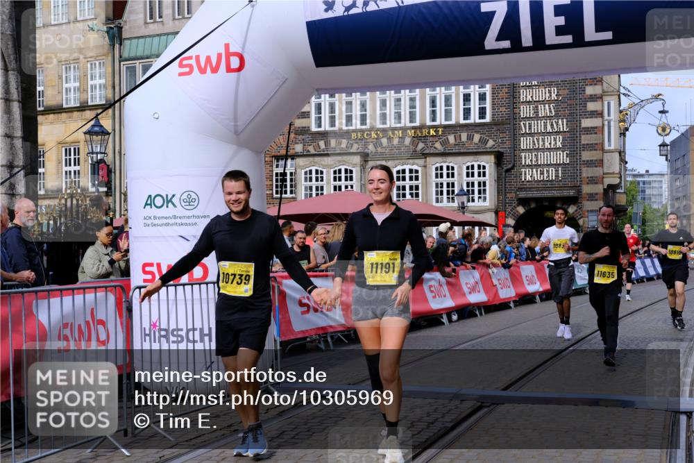 13.09.2026 - 21. swb-Marathon Bremen Tim E. http://msf.ph/oto/10305969 13.09.2026 10:49:44 Ziel 10294, 10739, 10835, 10846, 10910, 11092, 11191, 11621, 11635, 12376 meine-sportfotos.de