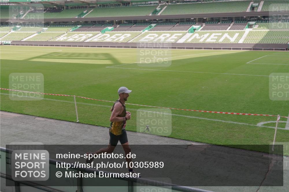 13.09.2026 - 21. swb-Marathon Bremen Michael Burmester http://msf.ph/oto/10305989 13.09.2026 12:12:24 Laufen im Stadion 317, 443, 614, 796, 1651, 692 meine-sportfotos.de