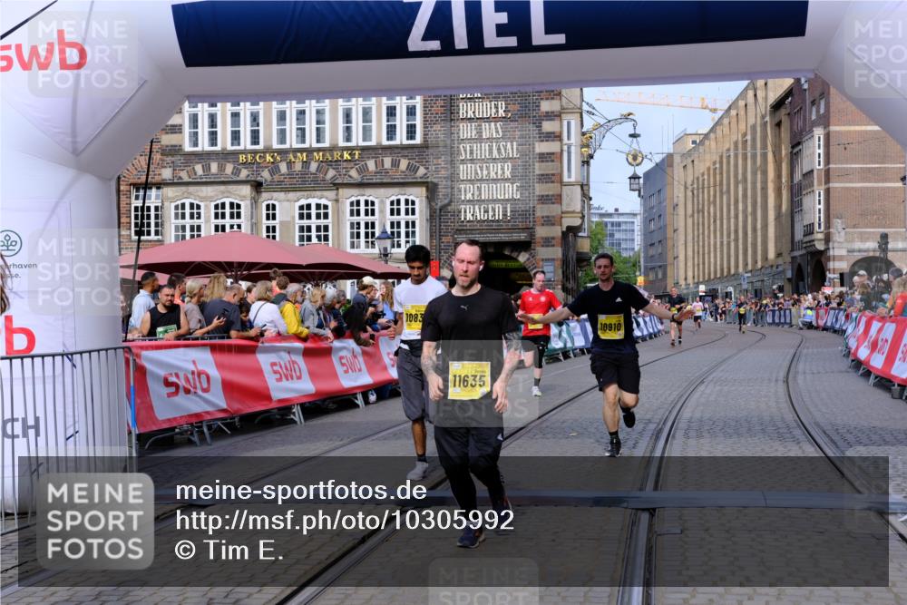 13.09.2026 - 21. swb-Marathon Bremen Tim E. http://msf.ph/oto/10305992 13.09.2026 10:49:45 Ziel 10739, 10835, 10846, 10910, 11092, 11191, 11621, 11635, 12376 meine-sportfotos.de