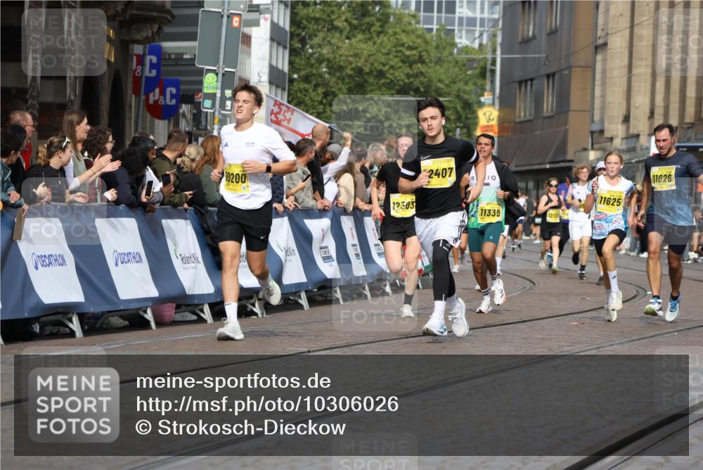 13.09.2026 - 21. swb-Marathon Bremen Strokosch-Dieckow http://msf.ph/oto/10306026 13.09.2026 10:51:07 Ziel 10267, 10537, 10764, 11076, 11087, 11170, 11220, 11753, 11774, 11961, 12052, 12070, 12179, 12309, 12351, 12488, 12560, 13544, 10381, 10471, 10515, 10808, 10887, 11503, 11537, 11801, 11973, 12051, 12133, 12552 meine-sportfotos.de