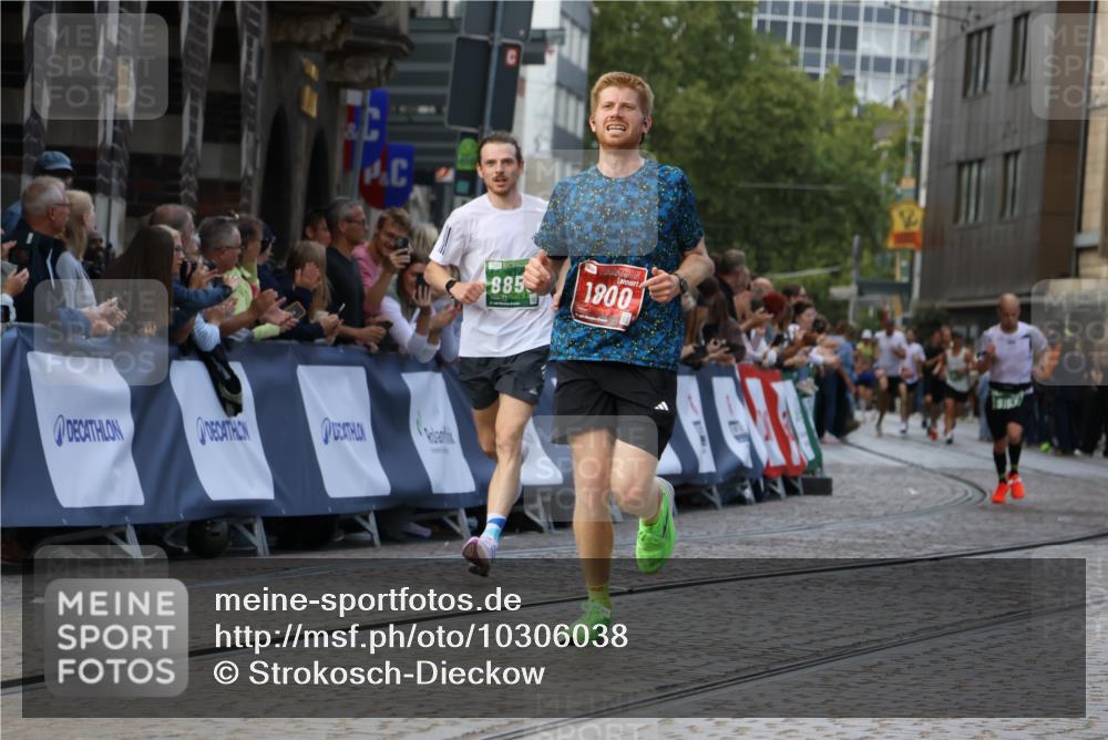 13.09.2026 - 21. swb-Marathon Bremen Strokosch-Dieckow http://msf.ph/oto/10306038 13.09.2026 12:59:45 Ziel 466, 658, 862, 1248, 1800, 1993, 2651, 3251, 4096, 8383, 9533, 807, 1320, 1485, 8850, 9153 meine-sportfotos.de