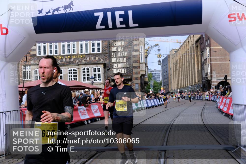 13.09.2026 - 21. swb-Marathon Bremen Tim E. http://msf.ph/oto/10306065 13.09.2026 10:49:47 Ziel 10739, 10835, 10846, 10910, 11092, 11191, 11621, 11635, 11717, 12376 meine-sportfotos.de