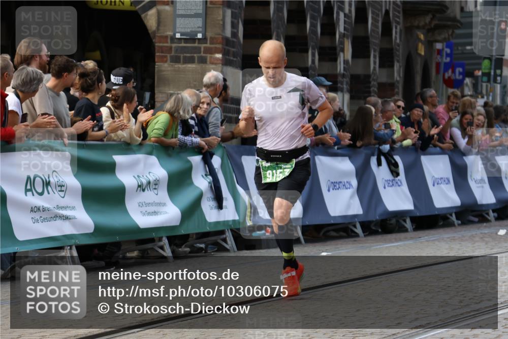 13.09.2026 - 21. swb-Marathon Bremen Strokosch-Dieckow http://msf.ph/oto/10306075 13.09.2026 12:59:54 Ziel 126, 277, 466, 862, 1852, 3251, 4964, 5316, 5828, 6557, 603, 735, 1571, 1758, 1911, 1930, 7170, 9153 meine-sportfotos.de