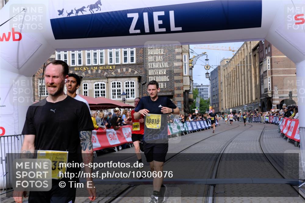 13.09.2026 - 21. swb-Marathon Bremen Tim E. http://msf.ph/oto/10306076 13.09.2026 10:49:47 Ziel 10739, 10835, 10846, 10910, 11092, 11191, 11621, 11635, 11717, 12376 meine-sportfotos.de