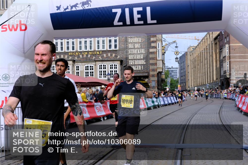13.09.2026 - 21. swb-Marathon Bremen Tim E. http://msf.ph/oto/10306089 13.09.2026 10:49:47 Ziel 10739, 10835, 10846, 10910, 11092, 11191, 11621, 11635, 11717, 12376 meine-sportfotos.de