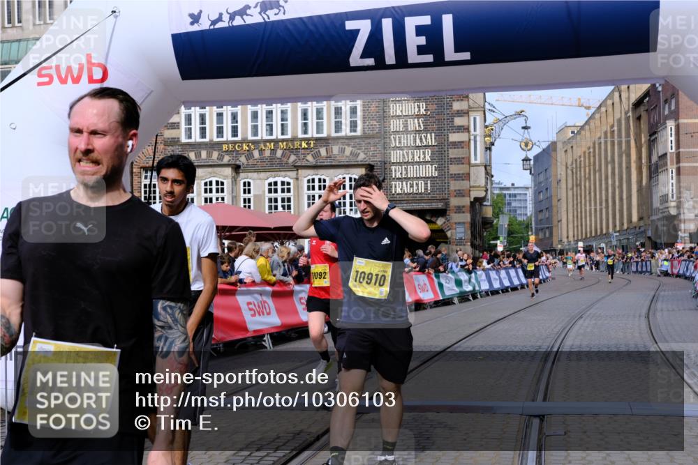 13.09.2026 - 21. swb-Marathon Bremen Tim E. http://msf.ph/oto/10306103 13.09.2026 10:49:48 Ziel 10739, 10835, 10846, 10910, 11092, 11191, 11621, 11635, 11717, 12376 meine-sportfotos.de