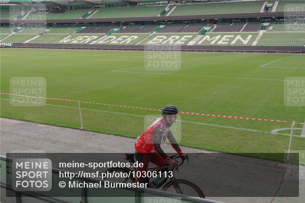 13.09.2026 - 21. swb-Marathon Bremen Michael Burmester http://msf.ph/oto/10306113 13.09.2026 12:16:15 Laufen im Stadion 1028, 1190, 1192, 1263, 1670, 1766, 1997, 317, 443, 796, 1149 meine-sportfotos.de