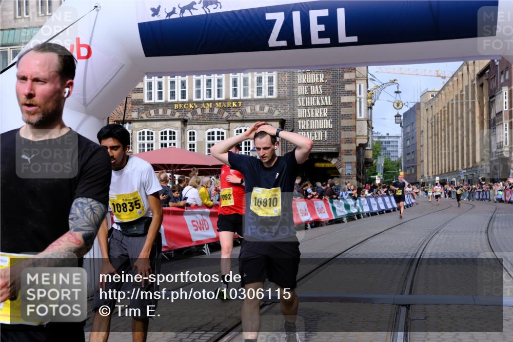 13.09.2026 - 21. swb-Marathon Bremen Tim E. http://msf.ph/oto/10306115 13.09.2026 10:49:48 Ziel 10739, 10835, 10846, 10910, 11092, 11191, 11621, 11635, 11717, 12376 meine-sportfotos.de