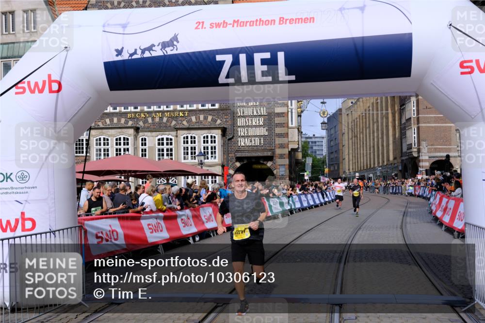 13.09.2026 - 21. swb-Marathon Bremen Tim E. http://msf.ph/oto/10306123 13.09.2026 10:49:54 Ziel 10709, 10739, 10835, 10846, 10910, 11007, 11092, 11191, 11635, 11717 meine-sportfotos.de