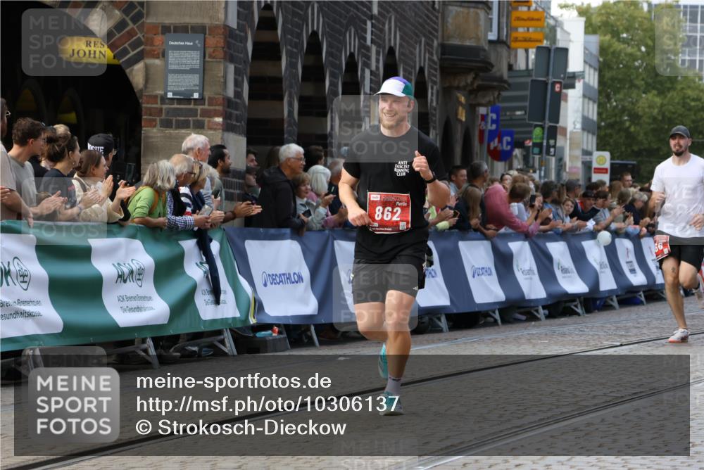 13.09.2026 - 21. swb-Marathon Bremen Strokosch-Dieckow http://msf.ph/oto/10306137 13.09.2026 12:59:59 Ziel 126, 277, 466, 862, 1485, 1852, 3251, 4964, 5316, 5828, 6557, 603, 735, 912, 1571, 1758, 1911, 1930, 7170, 8689 meine-sportfotos.de