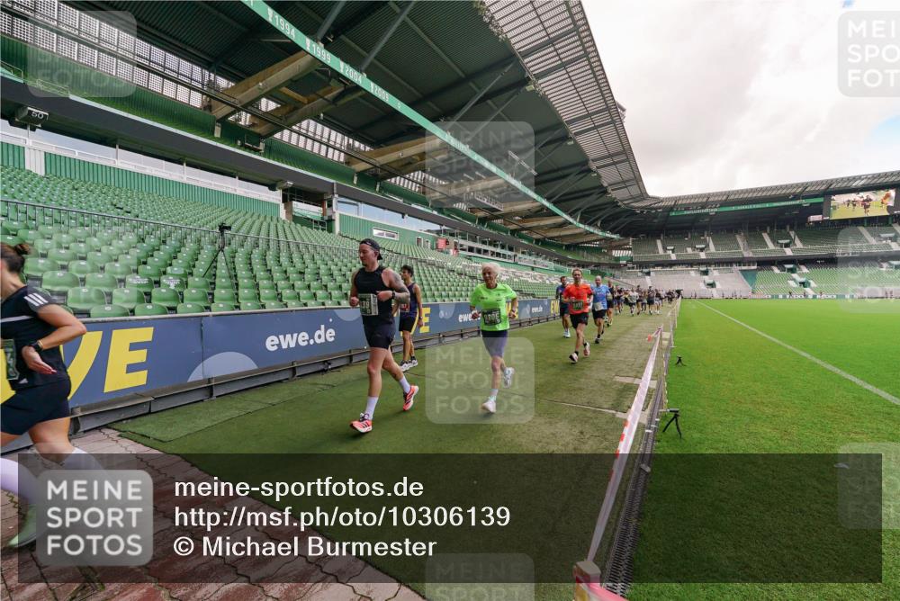 13.09.2026 - 21. swb-Marathon Bremen Michael Burmester http://msf.ph/oto/10306139 13.09.2026 12:58:07 Laufen im Stadion 141, 148, 334, 511, 672, 769, 776, 789, 790, 857, 909, 1010, 1119, 1191, 1199, 1254, 1281, 1535, 1601, 1642, 1647, 1752, 1809, 1881, 1900, 1931, 1933, 2046, 2051, 2075, 2324, 2343, 2367, 2371, 2397, 2402, 2423, 2425, 2493, 2577, 2634, 2640, 2671, 2761, 2771, 2807, 2903, 2904, 3021, 3051, 3078, 3120, 3138, 3148, 3182, 3186, 3319, 3338, 3435, 3450, 3458, 3514, 3534, 3560, 3634, 3655, 3685, 3690, 3695, 3760, 3813, 3866, 3933, 3939, 4101, 4316, 4319, 205 meine-sportfotos.de