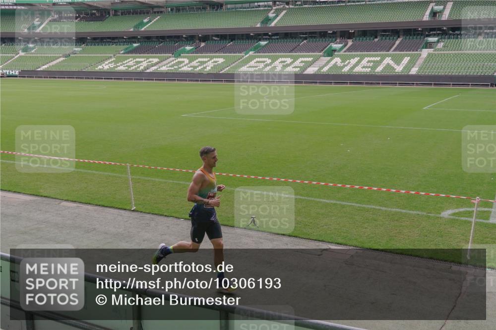 13.09.2026 - 21. swb-Marathon Bremen Michael Burmester http://msf.ph/oto/10306193 13.09.2026 12:18:24 Laufen im Stadion 513, 917, 1154, 1238, 245, 540, 822, 1028, 1670, 1766, 1997 meine-sportfotos.de
