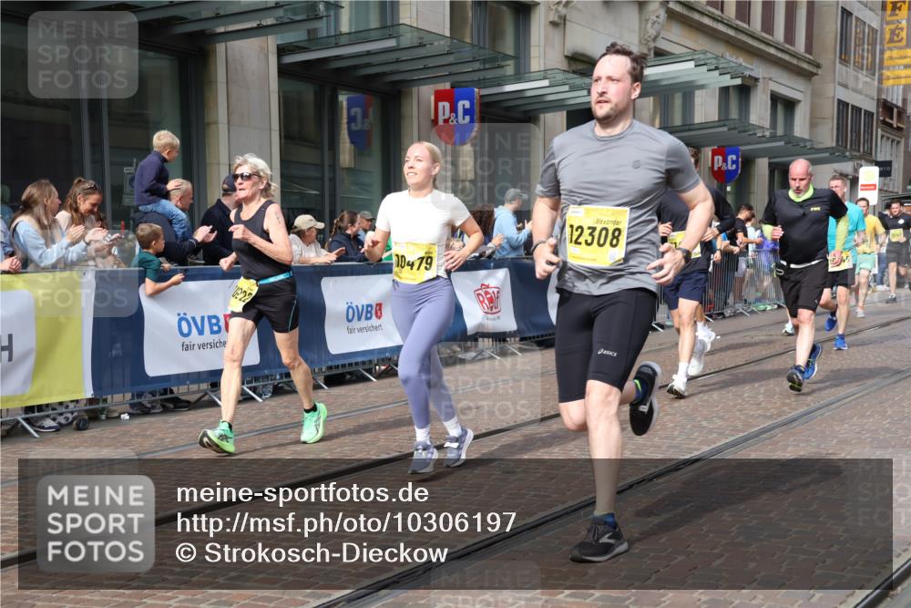 13.09.2026 - 21. swb-Marathon Bremen Strokosch-Dieckow http://msf.ph/oto/10306197 13.09.2026 10:53:29 Ziel 10141, 10174, 10222, 10227, 10255, 10478, 10579, 10684, 10685, 10708, 10838, 10845, 10905, 11206, 11242, 11446, 11489, 11502, 11596, 11800, 11950, 12075, 12119, 12244, 12331, 12341, 12356, 12405, 12435, 12492, 12515, 13597, 10448, 10479, 10585, 10626, 10757, 10780, 10821, 10886, 11012, 11168, 11379, 11590, 11800, 12040, 12056, 12170, 12275, 12308, 12461 meine-sportfotos.de