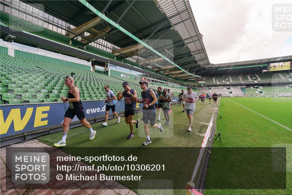 13.09.2026 - 21. swb-Marathon Bremen Michael Burmester http://msf.ph/oto/10306201 13.09.2026 12:58:16 Laufen im Stadion 141, 148, 226, 334, 511, 672, 769, 776, 789, 790, 857, 909, 972, 1010, 1119, 1191, 1199, 1254, 1281, 1535, 1642, 1647, 1752, 1809, 1881, 1900, 1931, 1933, 2046, 2051, 2075, 2324, 2343, 2367, 2371, 2397, 2402, 2423, 2425, 2493, 2577, 2640, 2771, 2807, 2885, 2903, 2904, 2979, 3021, 3051, 3078, 3098, 3120, 3138, 3148, 3182, 3186, 3233, 3319, 3338, 3435, 3450, 3458, 3514, 3534, 3560, 3634, 3655, 3685, 3690, 3695, 3760, 3866, 3933, 3934, 3939, 4101, 4316, 4319, 205 meine-sportfotos.de