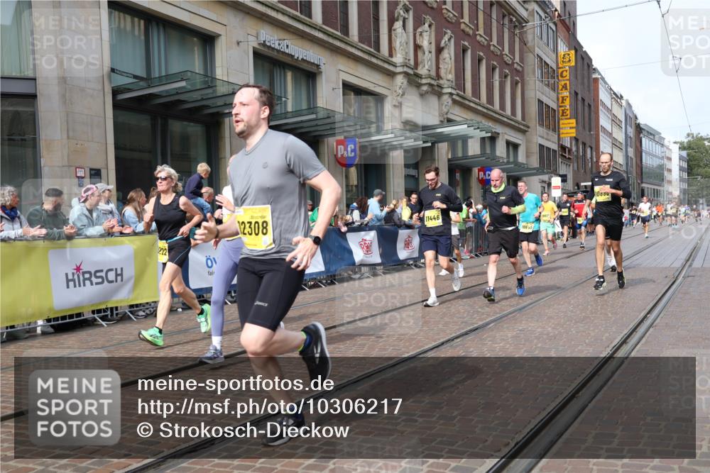 13.09.2026 - 21. swb-Marathon Bremen Strokosch-Dieckow http://msf.ph/oto/10306217 13.09.2026 10:53:29 Ziel 10141, 10174, 10222, 10227, 10255, 10478, 10579, 10684, 10685, 10708, 10838, 10845, 10905, 11206, 11242, 11446, 11489, 11502, 11596, 11800, 11950, 12075, 12119, 12244, 12331, 12341, 12356, 12405, 12435, 12492, 12515, 13597, 10448, 10479, 10585, 10626, 10757, 10780, 10821, 10886, 11012, 11168, 11379, 11590, 11800, 12040, 12056, 12170, 12275, 12308, 12461 meine-sportfotos.de