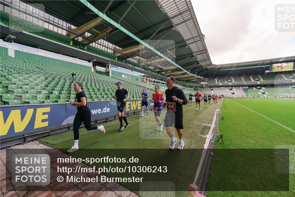 13.09.2026 - 21. swb-Marathon Bremen Michael Burmester http://msf.ph/oto/10306243 13.09.2026 12:58:22 Laufen im Stadion 141, 148, 191, 226, 334, 511, 672, 776, 789, 790, 909, 972, 1010, 1119, 1191, 1199, 1254, 1281, 1535, 1642, 1647, 1752, 1809, 1881, 1900, 1931, 1933, 2046, 2051, 2075, 2210, 2324, 2343, 2367, 2371, 2397, 2402, 2423, 2425, 2493, 2577, 2640, 2771, 2807, 2827, 2885, 2903, 2904, 2979, 3021, 3051, 3078, 3098, 3120, 3138, 3148, 3182, 3186, 3233, 3319, 3338, 3435, 3450, 3514, 3534, 3560, 3634, 3655, 3685, 3690, 3695, 3760, 3866, 3933, 3934, 3939, 4101, 4316, 4319, 205 meine-sportfotos.de