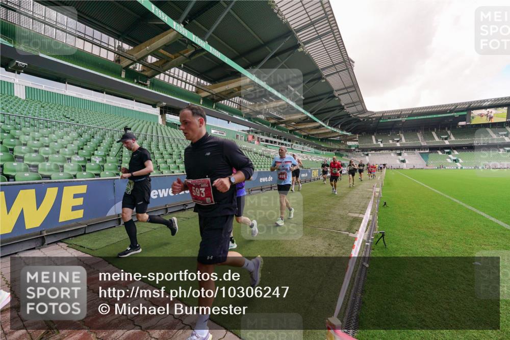 13.09.2026 - 21. swb-Marathon Bremen Michael Burmester http://msf.ph/oto/10306247 13.09.2026 12:58:22 Laufen im Stadion 141, 148, 191, 226, 334, 511, 672, 776, 789, 790, 909, 972, 1010, 1119, 1191, 1199, 1254, 1281, 1535, 1642, 1647, 1752, 1809, 1881, 1900, 1931, 1933, 2046, 2051, 2075, 2210, 2324, 2343, 2367, 2371, 2397, 2402, 2423, 2425, 2493, 2577, 2640, 2771, 2807, 2827, 2885, 2903, 2904, 2979, 3021, 3051, 3078, 3098, 3120, 3138, 3148, 3182, 3186, 3233, 3319, 3338, 3435, 3450, 3514, 3534, 3560, 3634, 3655, 3685, 3690, 3695, 3760, 3866, 3933, 3934, 3939, 4101, 4316, 4319, 205 meine-sportfotos.de