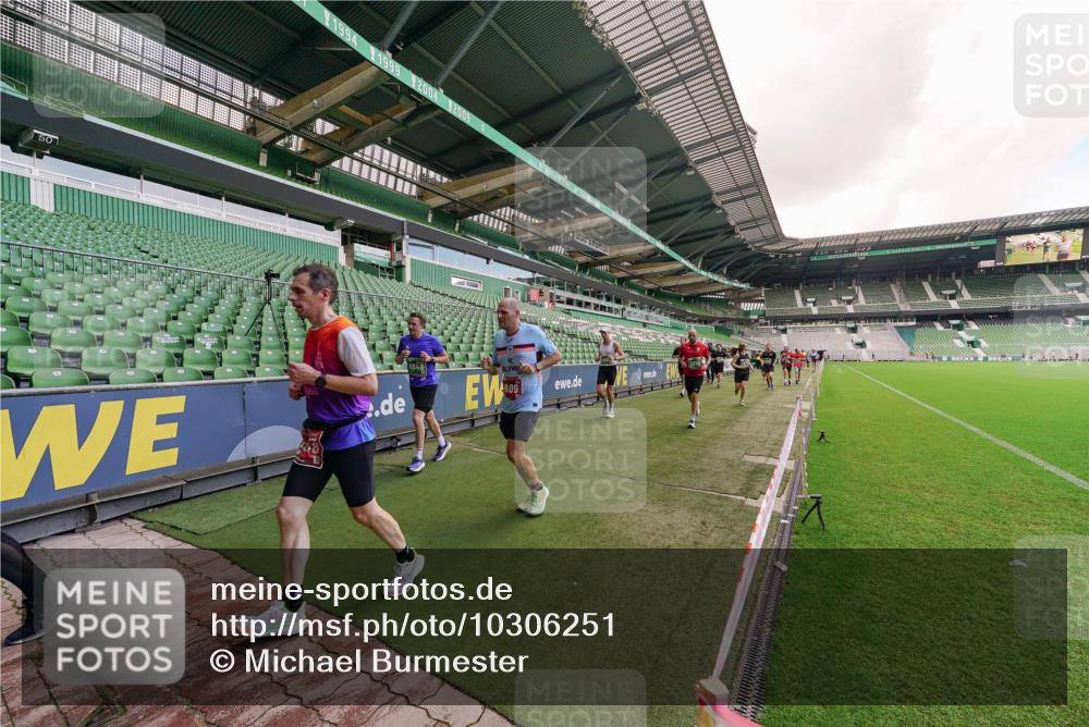 13.09.2026 - 21. swb-Marathon Bremen Michael Burmester http://msf.ph/oto/10306251 13.09.2026 12:58:23 Laufen im Stadion 141, 148, 191, 226, 334, 511, 672, 776, 789, 790, 909, 972, 1010, 1119, 1191, 1199, 1254, 1281, 1535, 1642, 1647, 1752, 1809, 1881, 1900, 1931, 1933, 2046, 2051, 2075, 2210, 2324, 2343, 2367, 2371, 2397, 2402, 2423, 2425, 2493, 2577, 2640, 2771, 2807, 2827, 2885, 2903, 2904, 2979, 3021, 3051, 3078, 3098, 3120, 3138, 3148, 3182, 3186, 3233, 3319, 3338, 3435, 3450, 3514, 3516, 3534, 3560, 3634, 3655, 3685, 3690, 3695, 3760, 3866, 3933, 3934, 3939, 4101, 4316, 4319, 205 meine-sportfotos.de