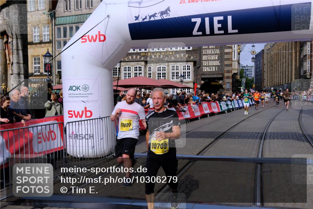 13.09.2026 - 21. swb-Marathon Bremen Tim E. http://msf.ph/oto/10306279 13.09.2026 10:50:02 Ziel 10508, 10709, 10966, 11007, 11035, 11183, 11717 meine-sportfotos.de