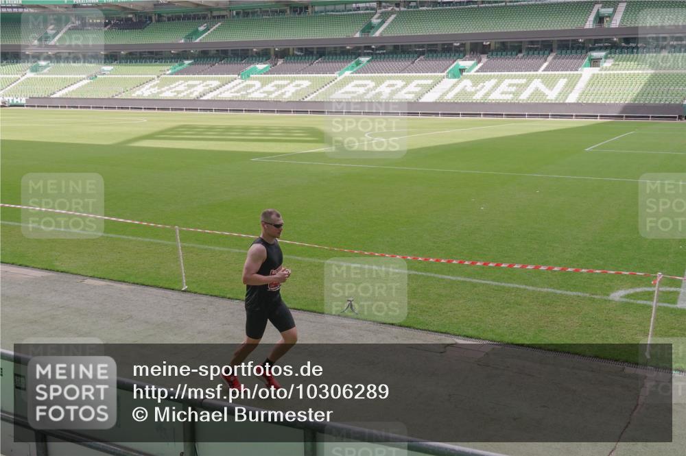 13.09.2026 - 21. swb-Marathon Bremen Michael Burmester http://msf.ph/oto/10306289 13.09.2026 12:23:25 Laufen im Stadion 129, 236, 289, 798, 1483, 1490, 1567, 634 meine-sportfotos.de