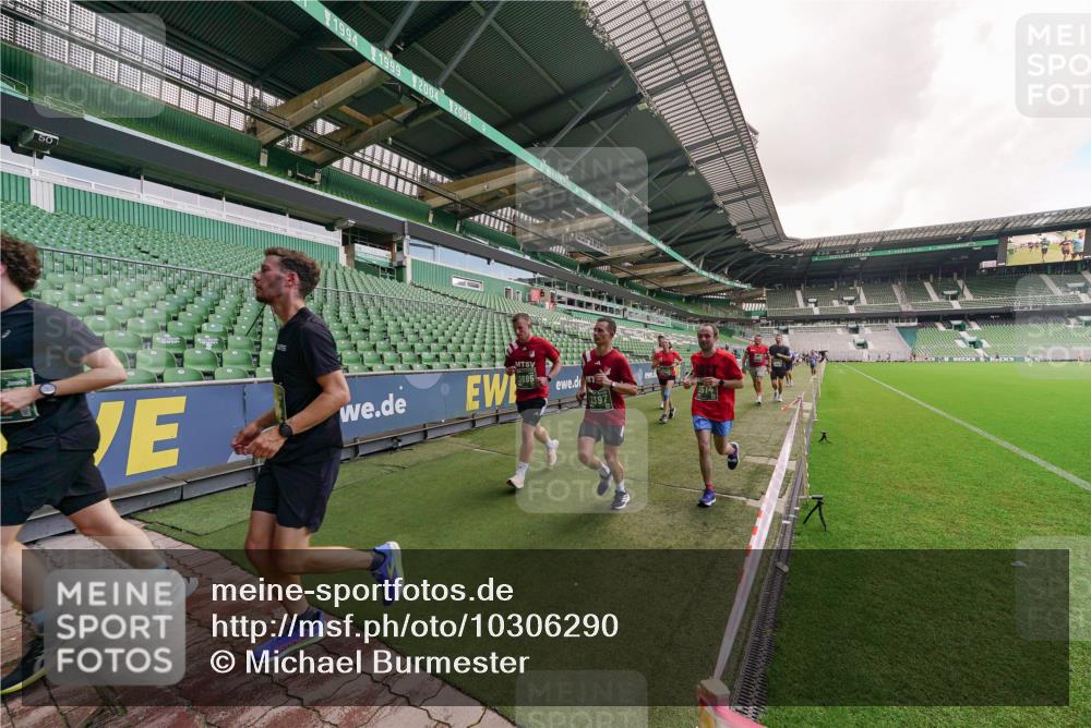 13.09.2026 - 21. swb-Marathon Bremen Michael Burmester http://msf.ph/oto/10306290 13.09.2026 12:58:29 Laufen im Stadion 141, 148, 191, 226, 334, 511, 672, 776, 789, 790, 909, 972, 1010, 1119, 1191, 1199, 1254, 1281, 1535, 1642, 1647, 1752, 1809, 1881, 1900, 1931, 1933, 2046, 2051, 2075, 2210, 2324, 2343, 2367, 2371, 2397, 2402, 2423, 2425, 2493, 2577, 2771, 2807, 2827, 2885, 2903, 2904, 2979, 3021, 3051, 3098, 3120, 3138, 3148, 3182, 3186, 3233, 3319, 3338, 3435, 3516, 3534, 3560, 3655, 3685, 3690, 3695, 3760, 3866, 3933, 3934, 3939, 4101, 4316, 4319, 205 meine-sportfotos.de