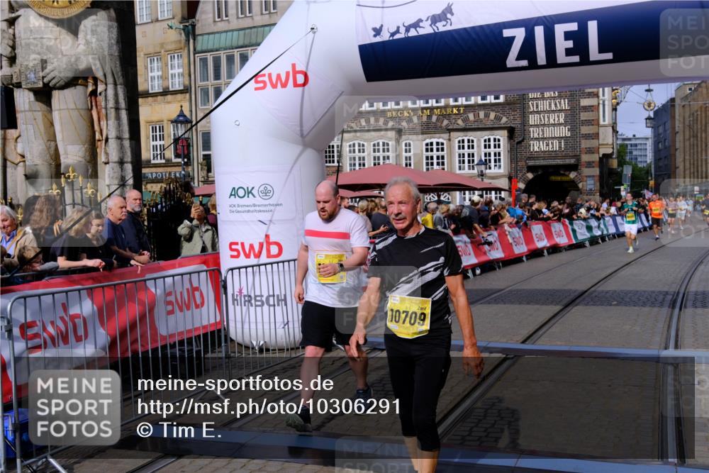 13.09.2026 - 21. swb-Marathon Bremen Tim E. http://msf.ph/oto/10306291 13.09.2026 10:50:02 Ziel 10508, 10709, 10966, 11007, 11035, 11183, 11717 meine-sportfotos.de