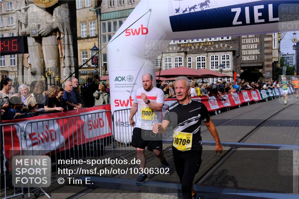 13.09.2026 - 21. swb-Marathon Bremen Tim E. http://msf.ph/oto/10306302 13.09.2026 10:50:02 Ziel 10508, 10709, 10966, 11007, 11035, 11183, 11717 meine-sportfotos.de