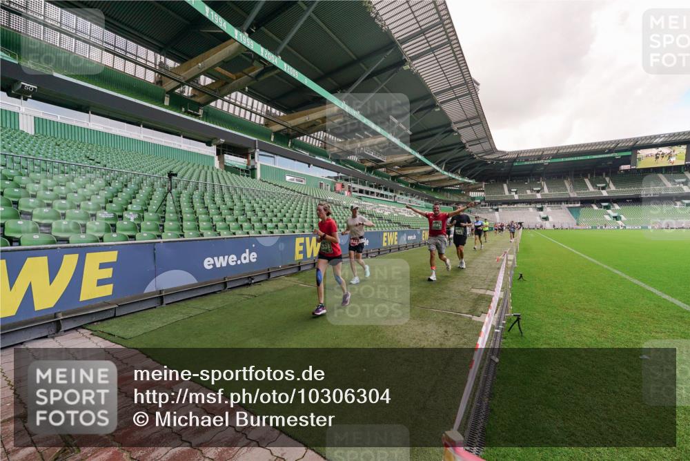 13.09.2026 - 21. swb-Marathon Bremen Michael Burmester http://msf.ph/oto/10306304 13.09.2026 12:58:31 Laufen im Stadion 141, 148, 191, 226, 334, 511, 672, 776, 789, 790, 909, 972, 1010, 1119, 1191, 1199, 1254, 1281, 1516, 1535, 1642, 1647, 1752, 1809, 1881, 1900, 1931, 1933, 2046, 2051, 2075, 2210, 2324, 2343, 2367, 2371, 2397, 2402, 2423, 2425, 2577, 2771, 2807, 2827, 2885, 2903, 2904, 2979, 3021, 3051, 3098, 3120, 3138, 3148, 3182, 3186, 3233, 3319, 3338, 3435, 3516, 3534, 3560, 3655, 3685, 3690, 3695, 3866, 3933, 3934, 3939, 4101, 4316, 4319, 205 meine-sportfotos.de