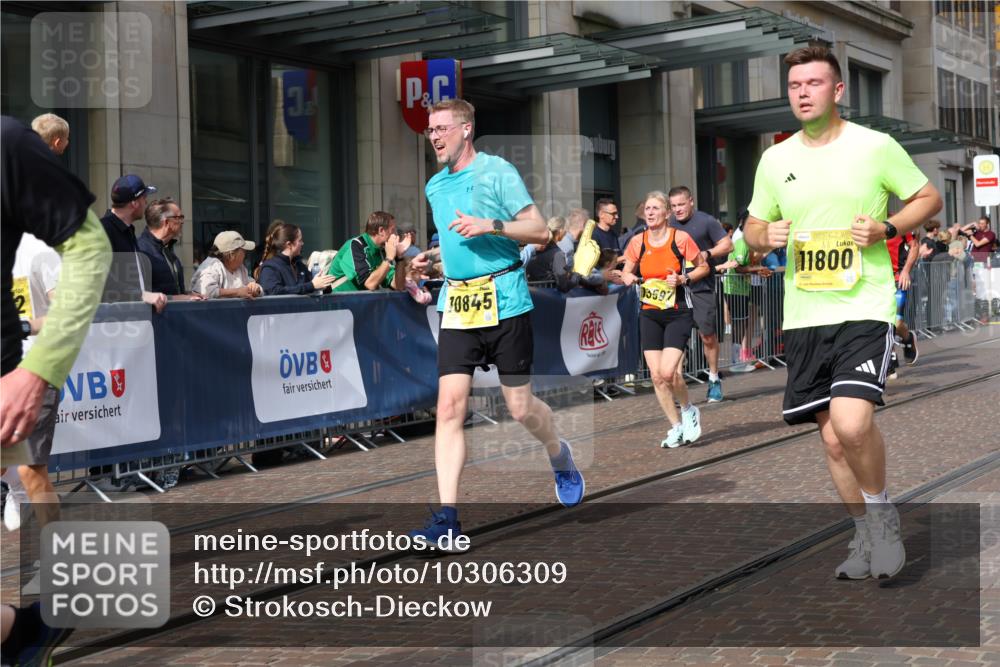 13.09.2026 - 21. swb-Marathon Bremen Strokosch-Dieckow http://msf.ph/oto/10306309 13.09.2026 10:53:31 Ziel 10141, 10174, 10227, 10255, 10478, 10579, 10684, 10685, 10708, 10838, 10845, 10905, 10947, 11010, 11206, 11446, 11489, 11502, 11596, 11950, 12075, 12119, 12244, 12331, 12341, 12356, 12405, 12435, 12492, 12515, 13531, 13597, 10222, 10448, 10479, 10585, 10626, 10757, 10780, 10821, 10845, 10886, 11012, 11168, 11242, 11379, 11446, 11590, 11800, 12040, 12056, 12119, 12170, 12275, 12308, 12461 meine-sportfotos.de
