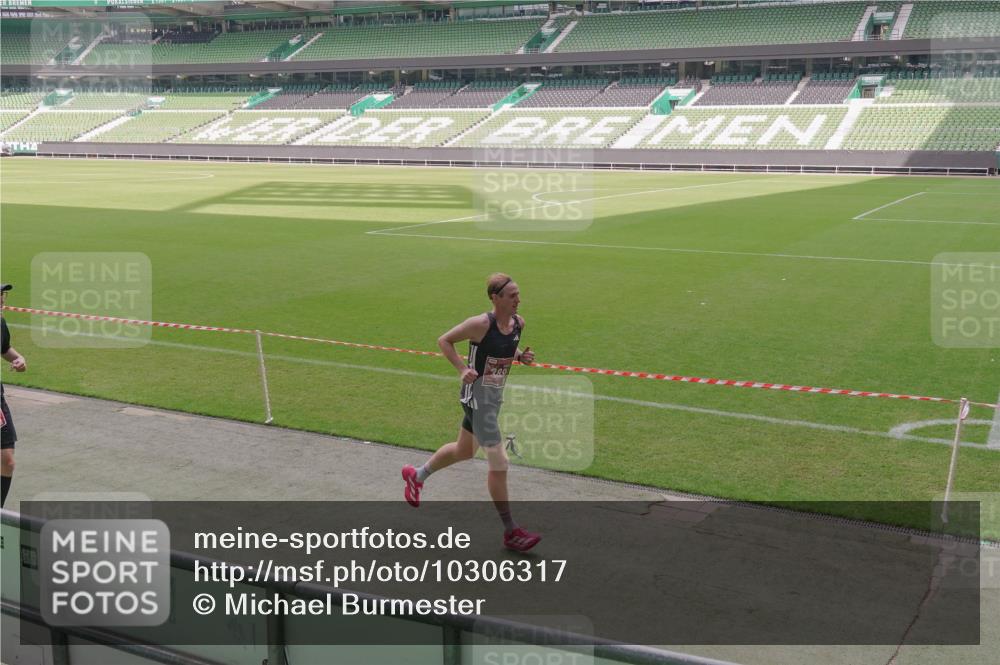 13.09.2026 - 21. swb-Marathon Bremen Michael Burmester http://msf.ph/oto/10306317 13.09.2026 12:23:48 Laufen im Stadion 129, 149, 236, 289, 798, 1483, 1490, 1567, 634, 1957 meine-sportfotos.de
