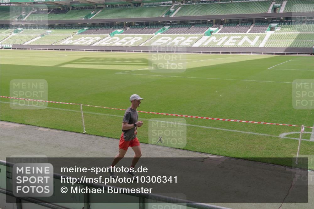 13.09.2026 - 21. swb-Marathon Bremen Michael Burmester http://msf.ph/oto/10306341 13.09.2026 12:23:54 Laufen im Stadion 129, 149, 236, 289, 798, 1483, 1490, 1567, 634, 1957 meine-sportfotos.de