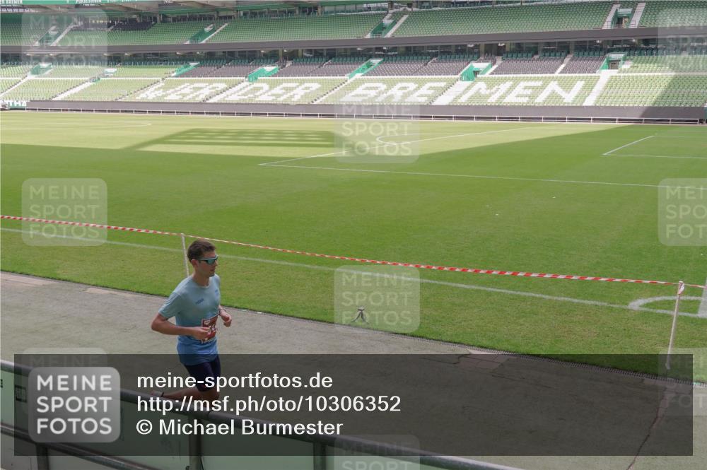 13.09.2026 - 21. swb-Marathon Bremen Michael Burmester http://msf.ph/oto/10306352 13.09.2026 12:24:30 Laufen im Stadion 149, 289, 798, 814, 1313, 1483, 1490, 1544, 1567, 634, 642, 1957 meine-sportfotos.de