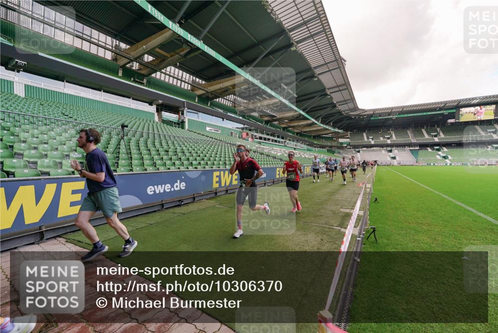13.09.2026 - 21. swb-Marathon Bremen Michael Burmester http://msf.ph/oto/10306370 13.09.2026 12:58:43 Laufen im Stadion 141, 148, 191, 226, 232, 334, 511, 672, 745, 776, 789, 790, 909, 972, 1010, 1080, 1119, 1166, 1191, 1199, 1254, 1281, 1516, 1535, 1642, 1647, 1752, 1881, 1931, 1933, 2046, 2210, 2289, 2324, 2343, 2367, 2371, 2397, 2402, 2423, 2425, 2577, 2771, 2806, 2807, 2827, 2885, 2899, 2903, 2904, 2953, 2961, 2979, 3015, 3021, 3051, 3098, 3120, 3124, 3138, 3148, 3182, 3186, 3190, 3233, 3319, 3338, 3435, 3516, 3531, 3534, 3560, 3652, 3655, 3685, 3690, 3695, 3866, 3933, 3934, 3939, 4101, 205 meine-sportfotos.de