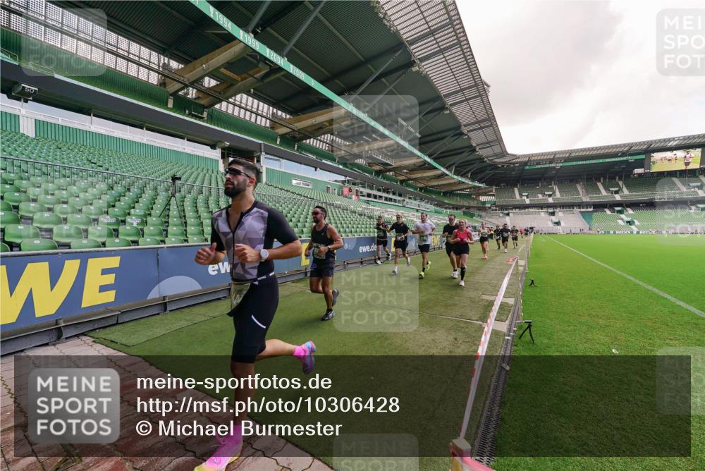 13.09.2026 - 21. swb-Marathon Bremen Michael Burmester http://msf.ph/oto/10306428 13.09.2026 12:58:55 Laufen im Stadion 141, 148, 191, 226, 232, 334, 511, 672, 745, 789, 790, 909, 972, 1080, 1119, 1166, 1191, 1199, 1281, 1516, 1535, 1642, 1647, 1752, 1881, 1931, 1933, 2046, 2210, 2289, 2343, 2367, 2371, 2397, 2423, 2425, 2570, 2577, 2771, 2806, 2807, 2827, 2885, 2899, 2903, 2953, 2961, 2979, 3015, 3021, 3098, 3120, 3124, 3138, 3148, 3182, 3186, 3190, 3233, 3319, 3338, 3435, 3516, 3531, 3534, 3560, 3652, 3655, 3685, 3690, 3695, 3866, 3933, 3934, 205 meine-sportfotos.de
