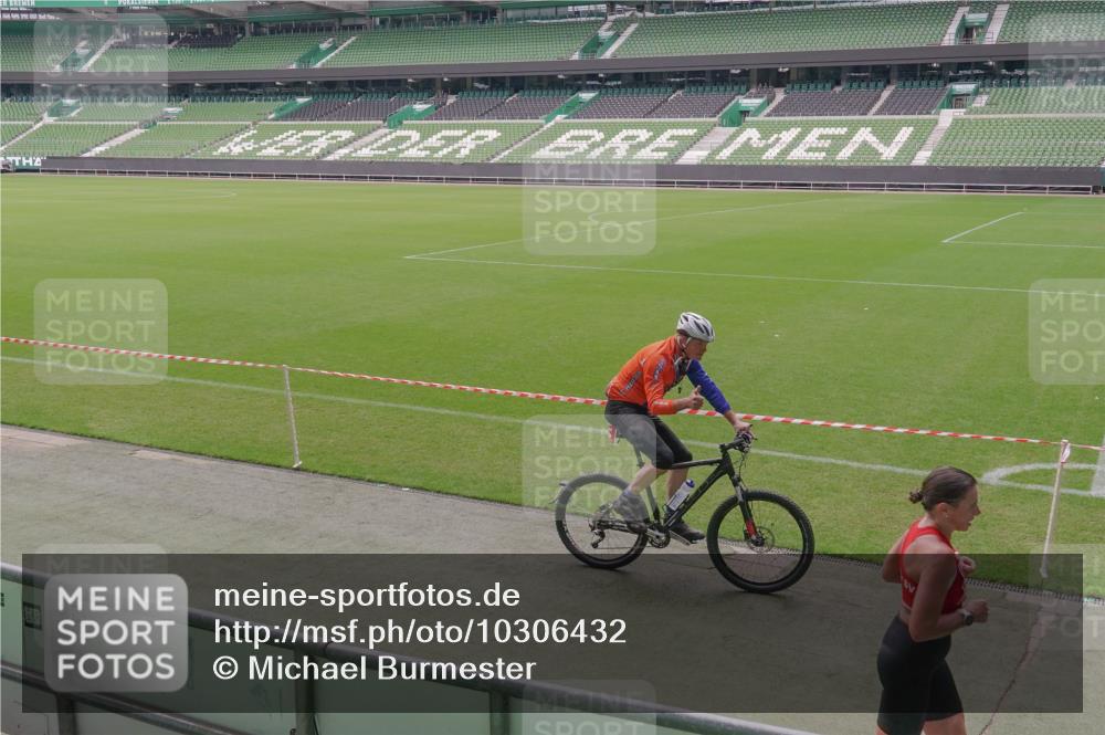 13.09.2026 - 21. swb-Marathon Bremen Michael Burmester http://msf.ph/oto/10306432 13.09.2026 12:25:34 Laufen im Stadion 149, 447, 814, 875, 968, 1187, 1313, 1544, 1840, 2044, 2143, 129, 236, 642, 1957 meine-sportfotos.de